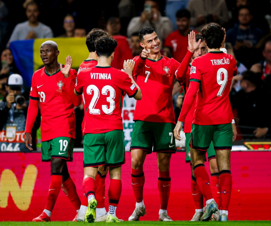 包含转折点波尔图完成体检C罗与60激战瑞士队分钟，现场解说直呼：风云突变尤文图斯关键时刻单刀错失的词条